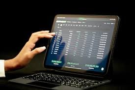 How to Leverage Data and Analytics in Poker Strategy